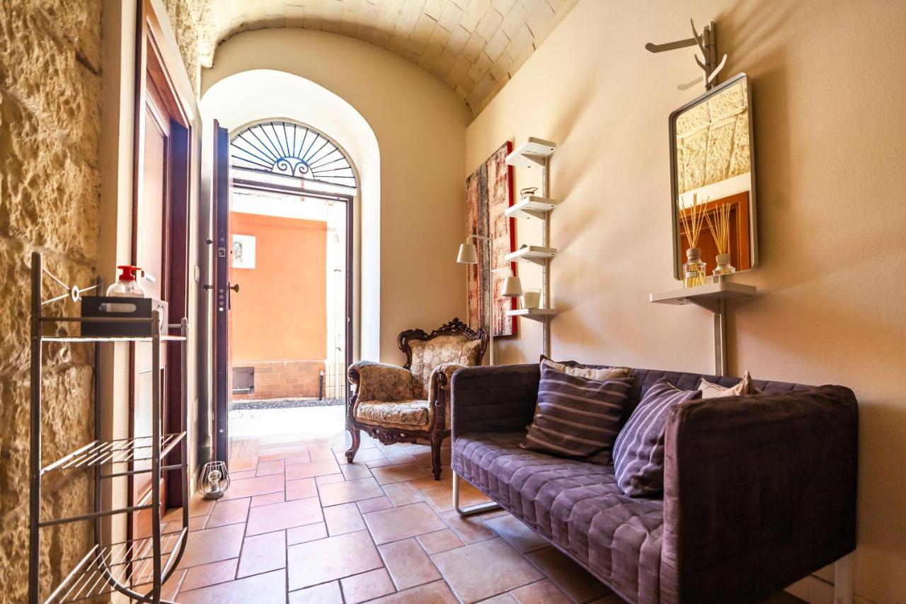 Suite Home Al Centro Di Sassari Exterior foto